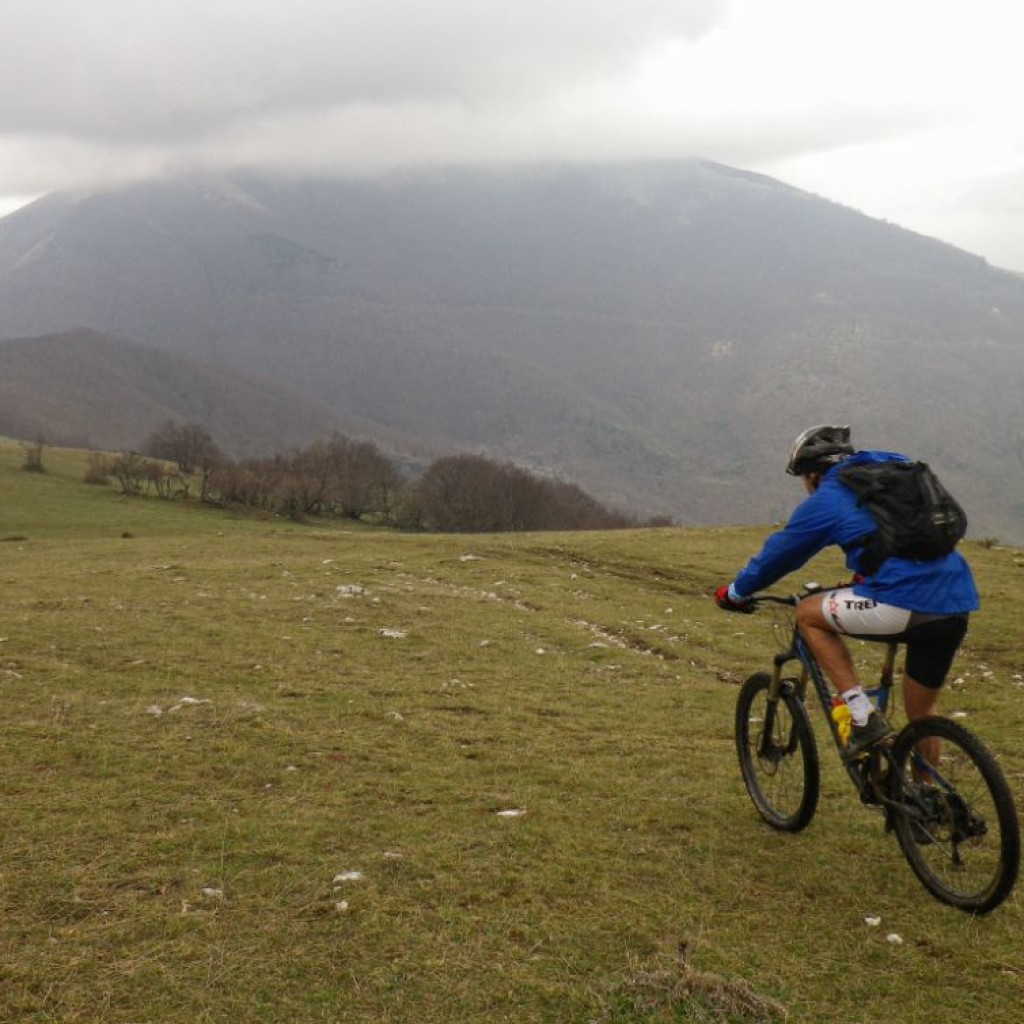 in marcia verso forca di bara