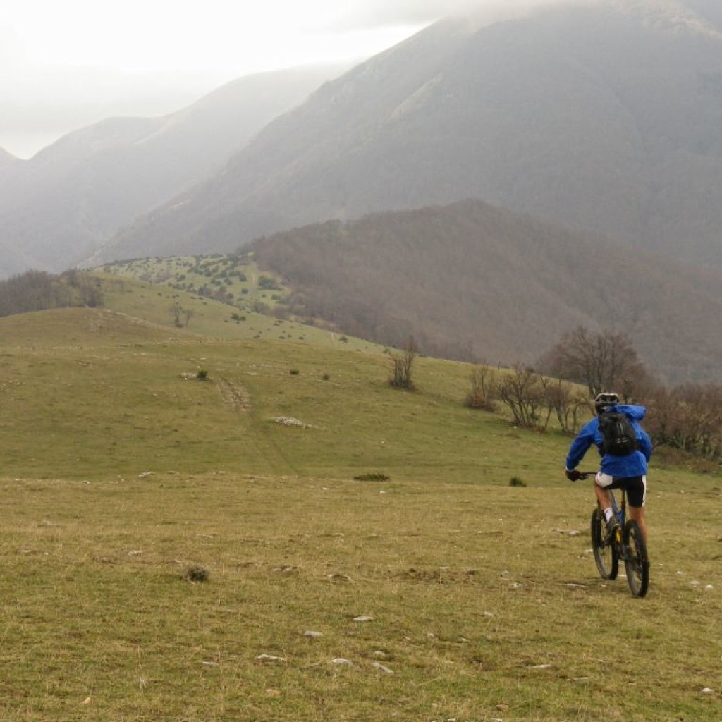 in marcia verso forca di bara