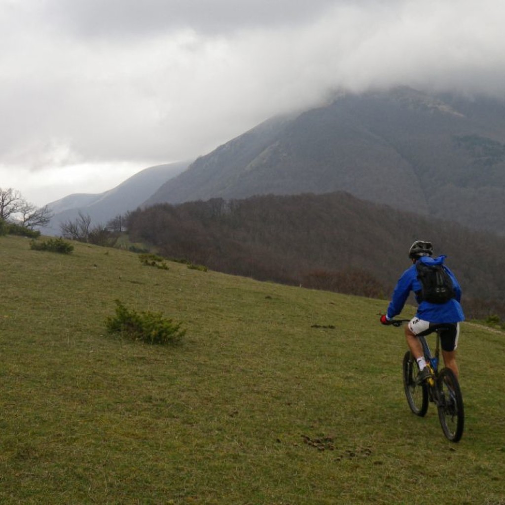 in marcia verso forca di bara