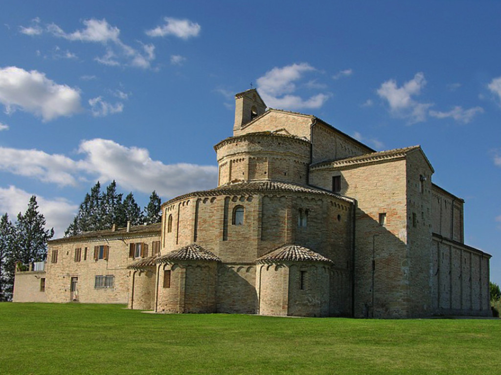 abbazia santa maria a pie' di chienti