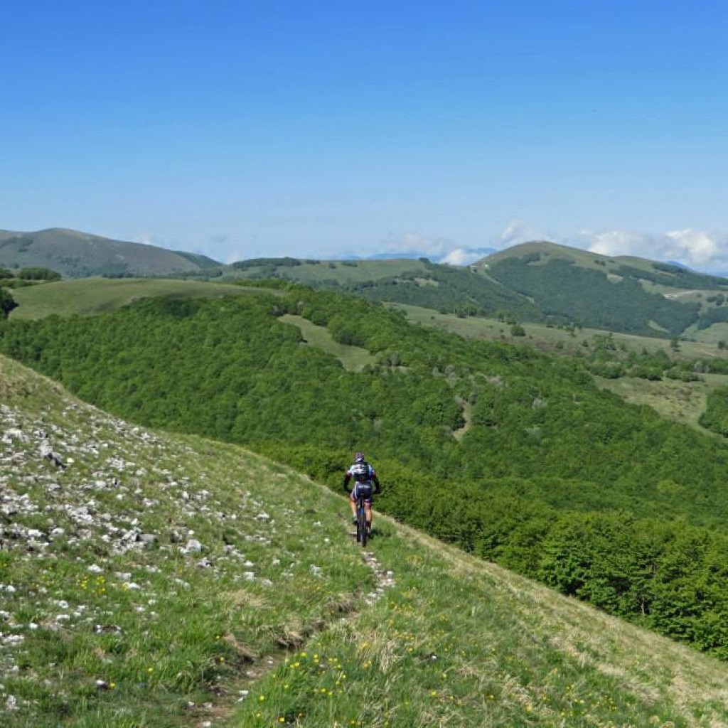 in marcia verso forca canepine