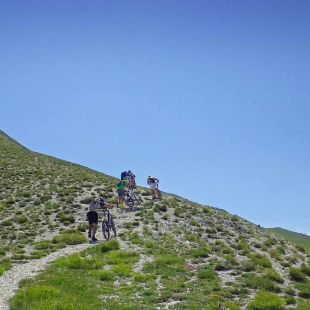 in marcia verso la forcella angagnola