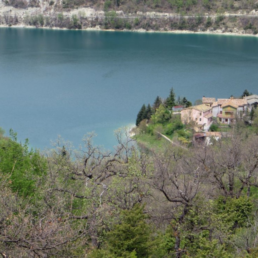 panorama sul lago di fiastra