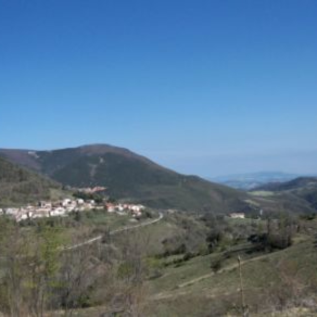 monastero e la valle del fiastrone