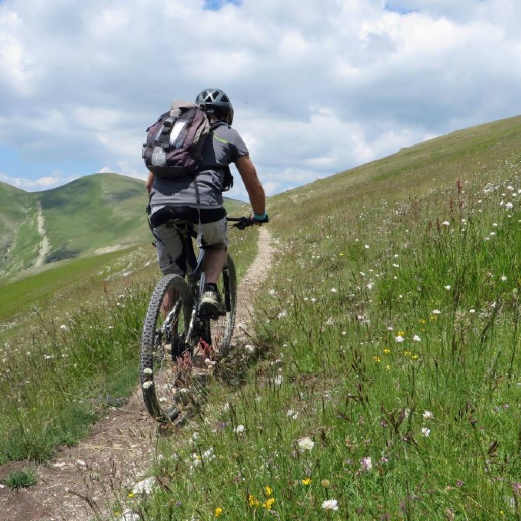 in marcia verso il monte delle rose