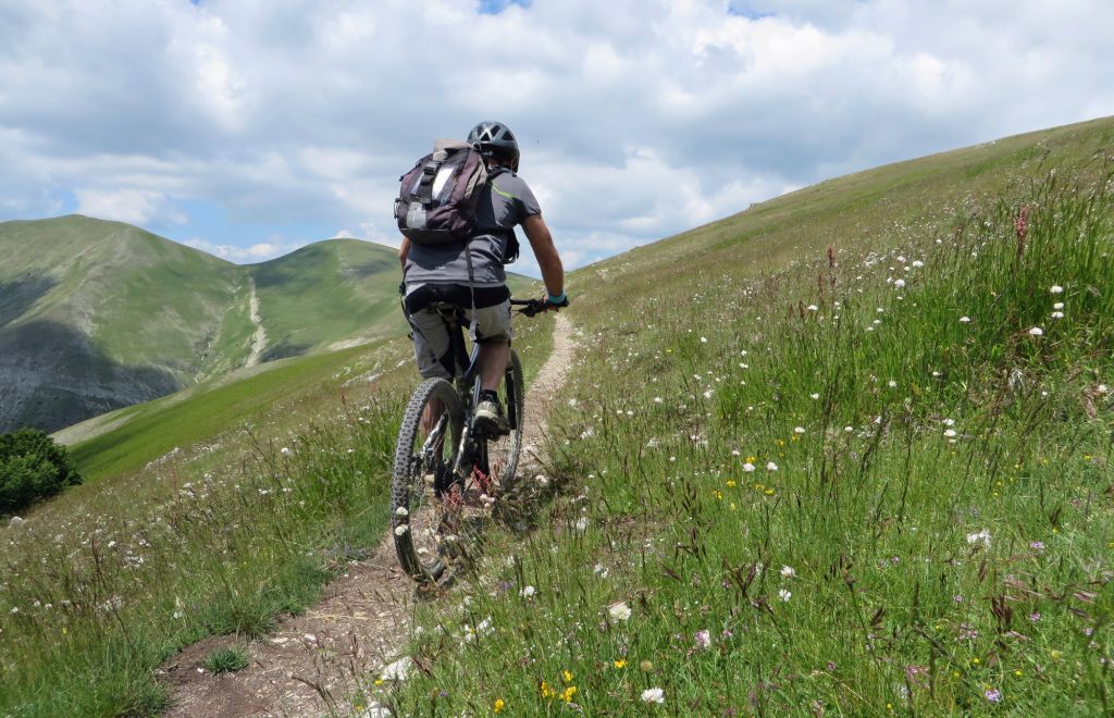 in marcia verso il monte delle rose