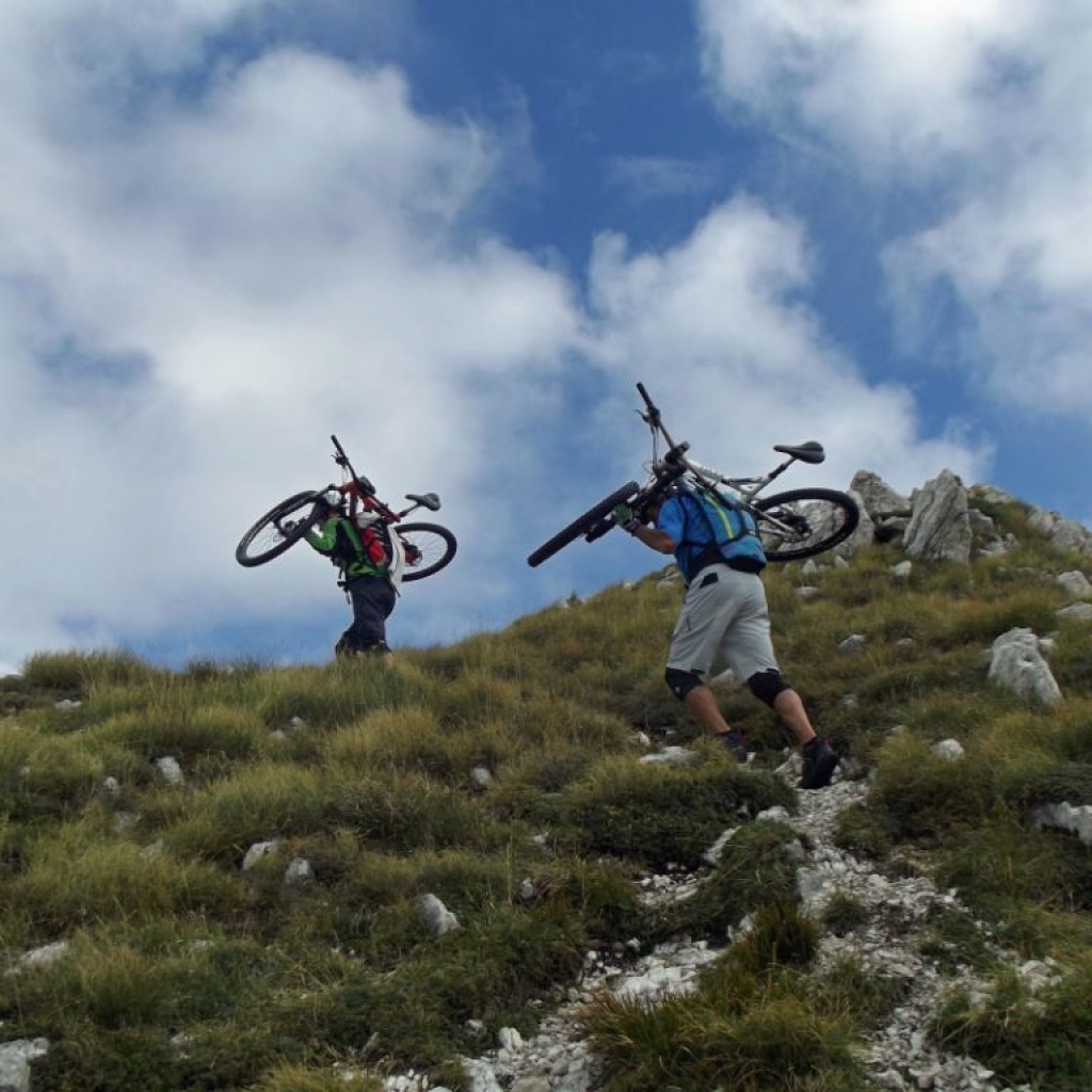 salita verso la vetta di pizzo tre vescovi