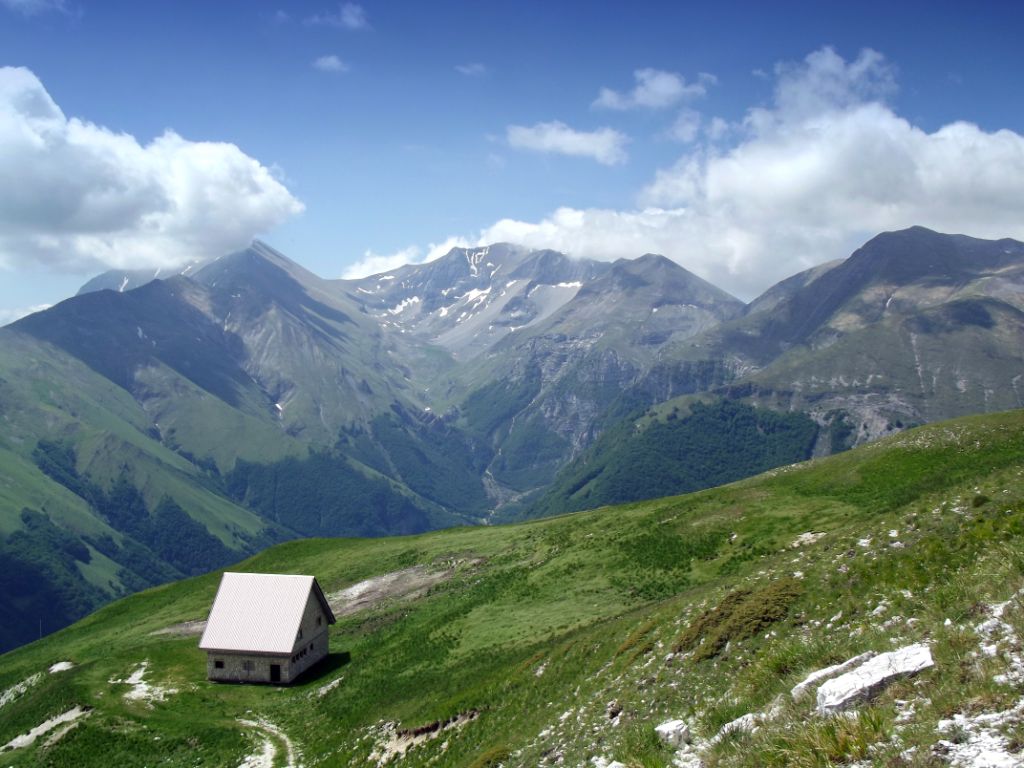 veduta sulla valle del lago e sui piani della gardosa