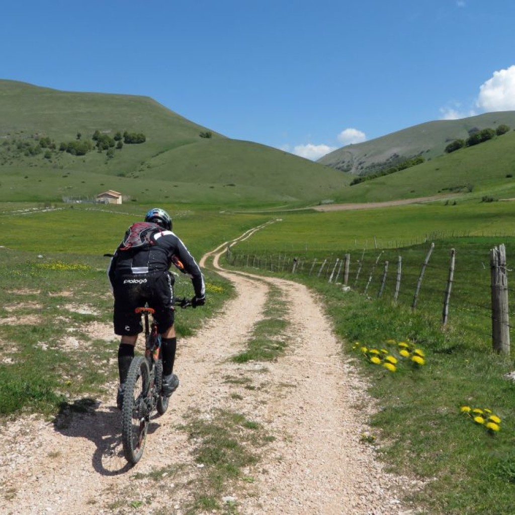 in marcia verso la valle del torricchio