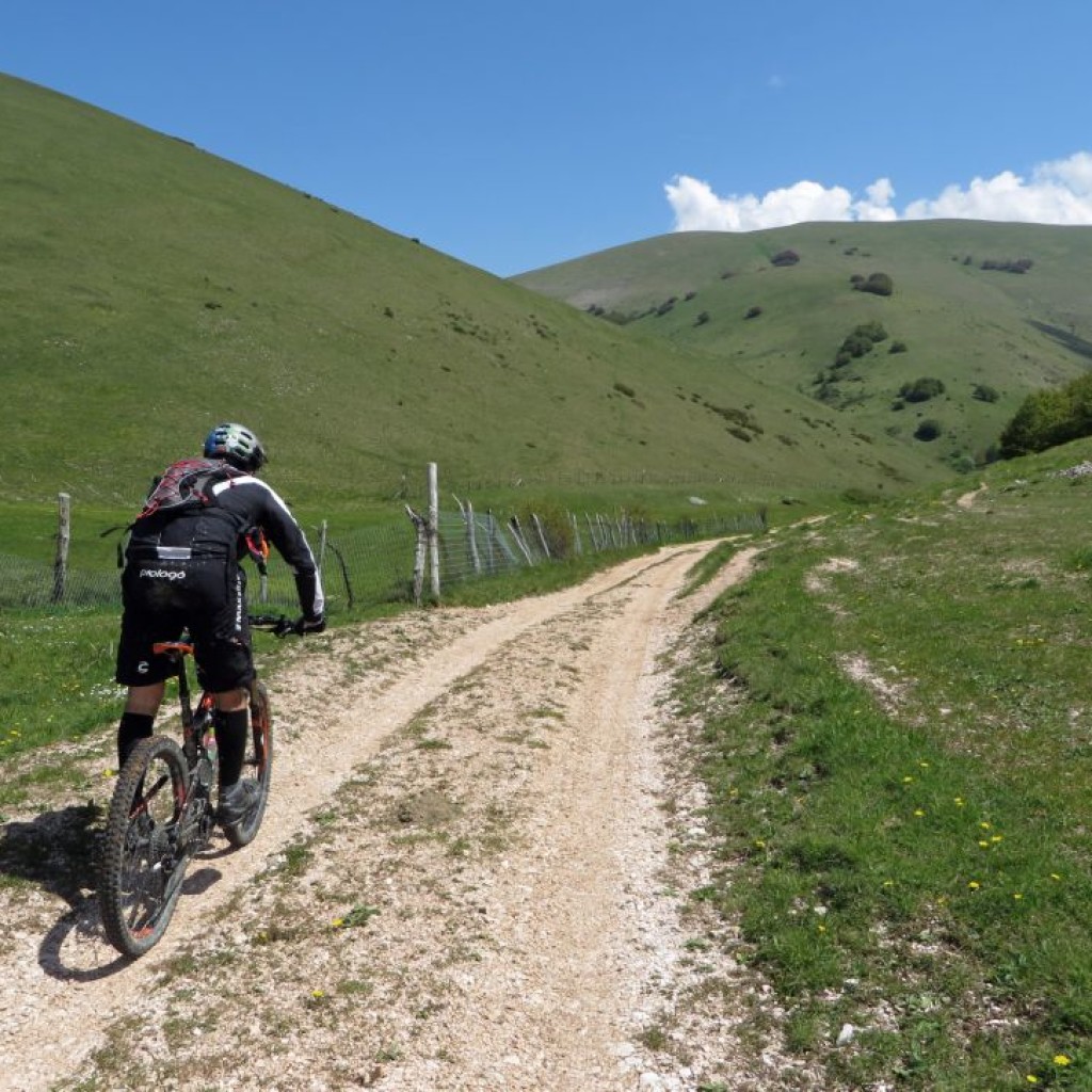 in marcia verso la valle del torricchio