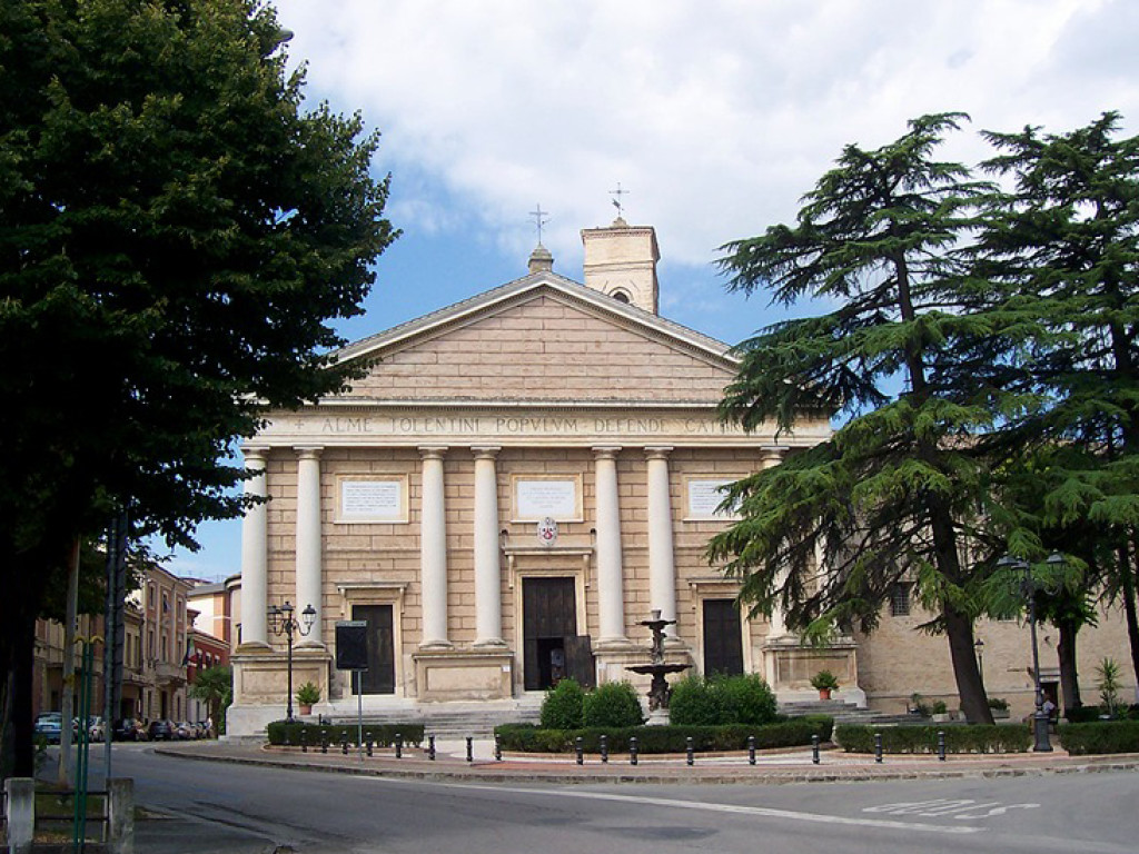 cattedrale di san catervo tolentino